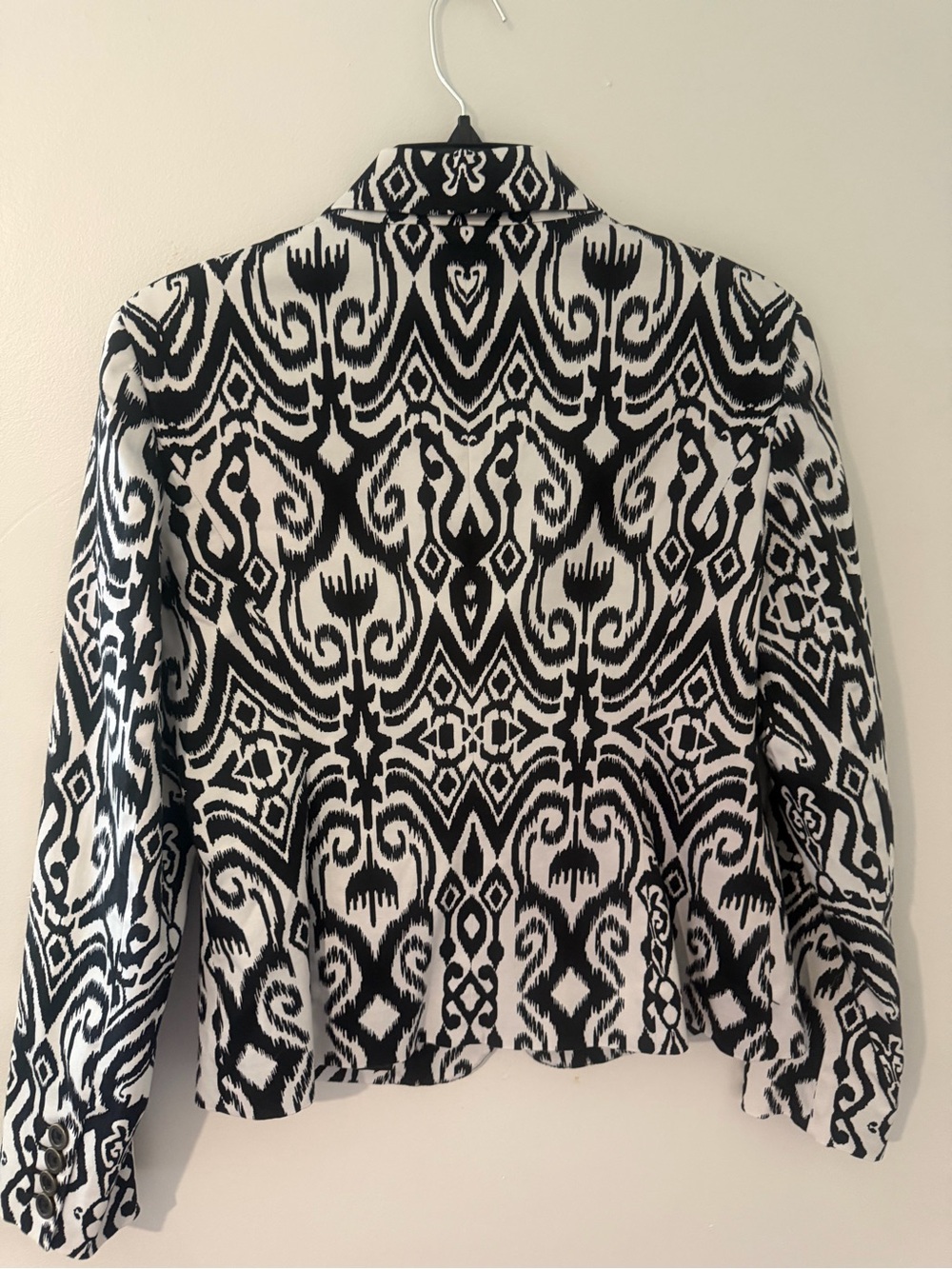 Jones New York Stretch Black and White Ikat-Style Abstract Blazer size 6 - Picture 11 of 16